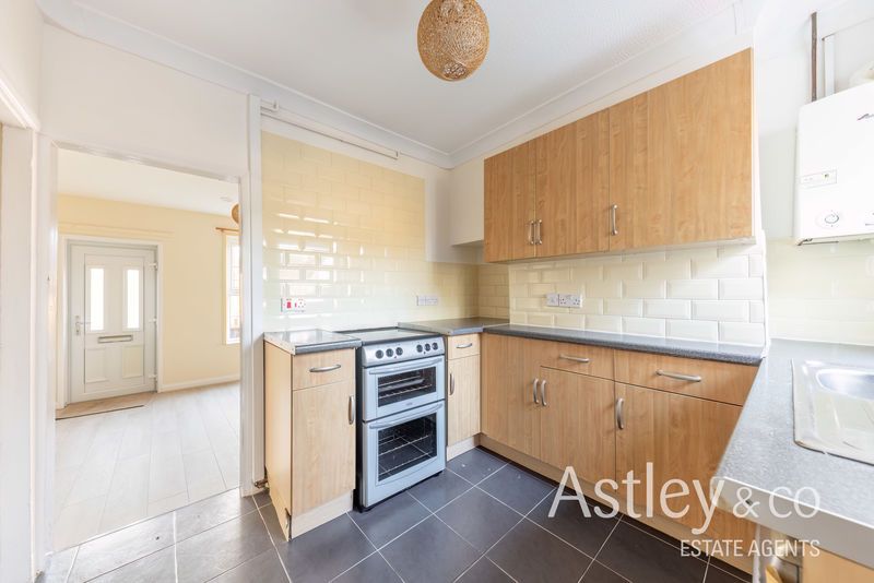 Property photo 2 of 12 Kitchen