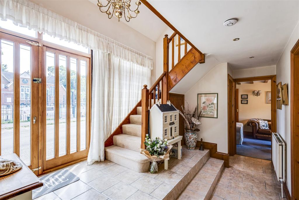 Property photo 2 of 23 Tlc_92A229Da-01F8-43E8-B8d0-7F630748d78c_E133E1F_O