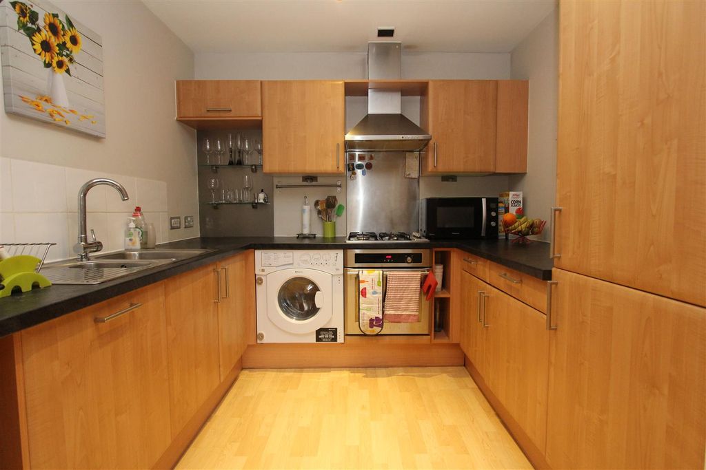 Property photo 2 of 7 Kitchen.Jpg