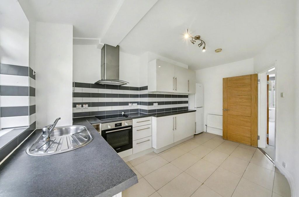 Property photo 3 of 11 c.Jpg