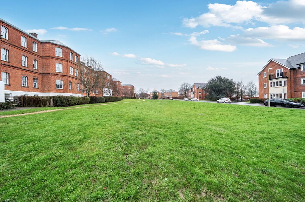 Property photo 2 of 14 1407740-36-698221...