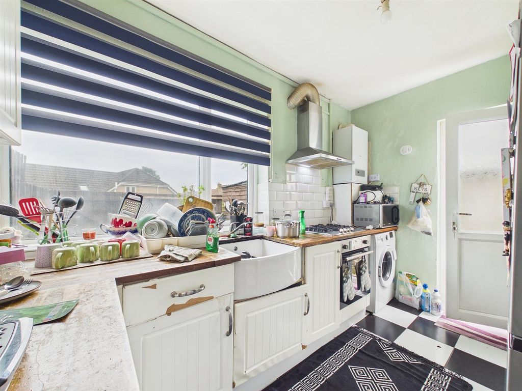 Property photo 3 of 11 3 - Two Bedroom Flat For Auction, Keynsham.Jpg