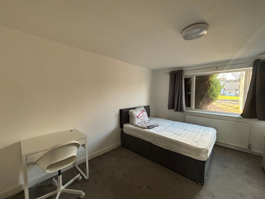 Property photo 3 of 8 Bedroom