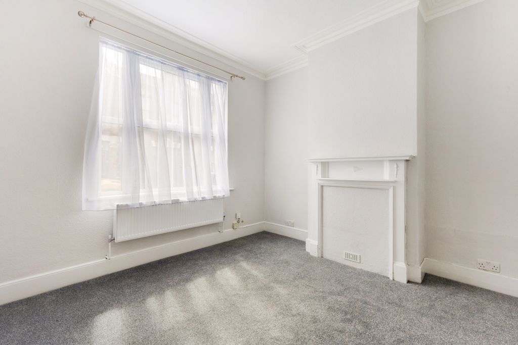 Property photo 3 of 11 97342_8 Holbeck R...