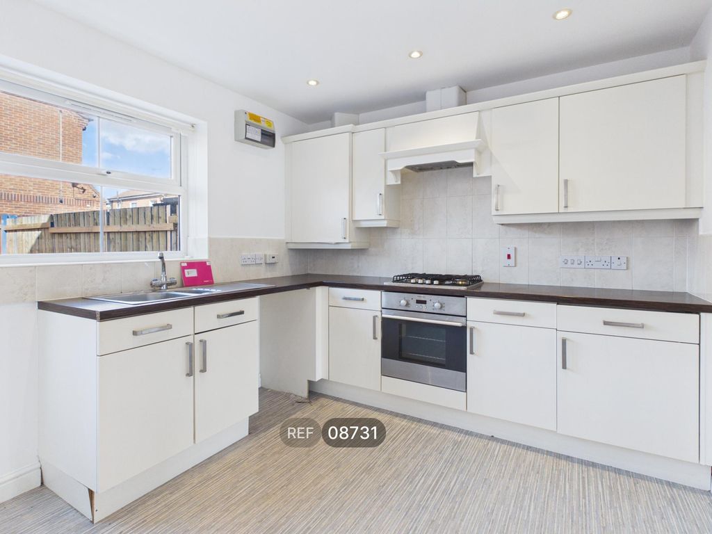 Property photo 2 of 24 Kitchen