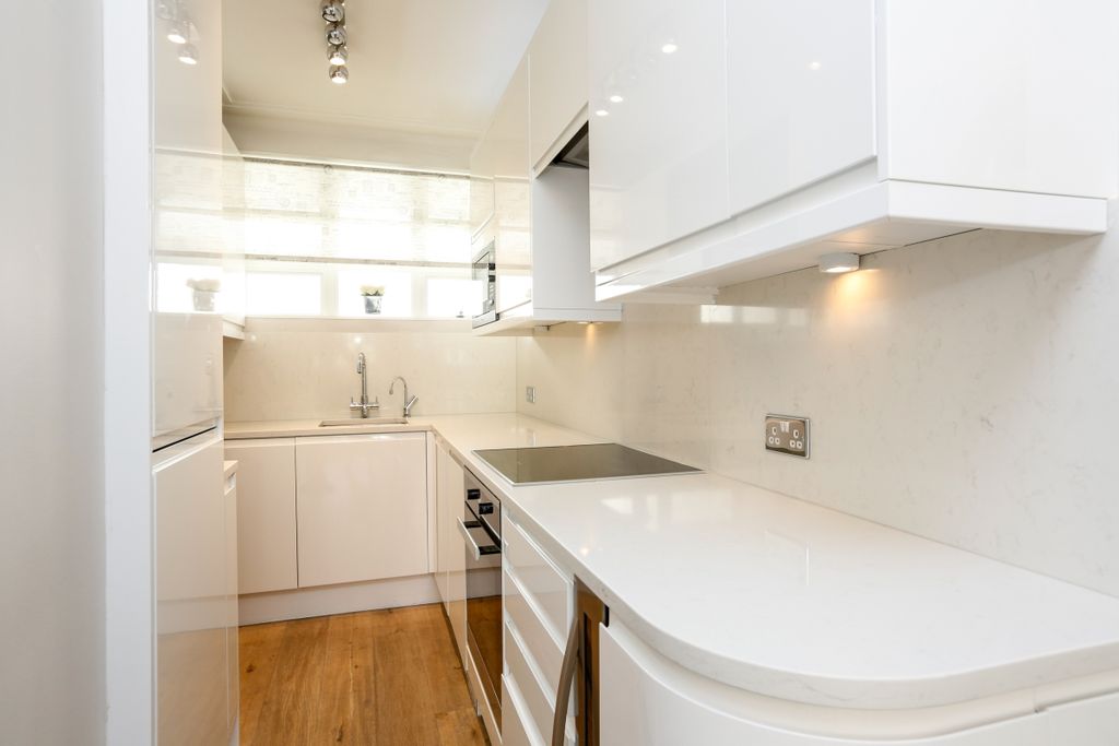 Property photo 2 of 10 Lichfield-Court-T...