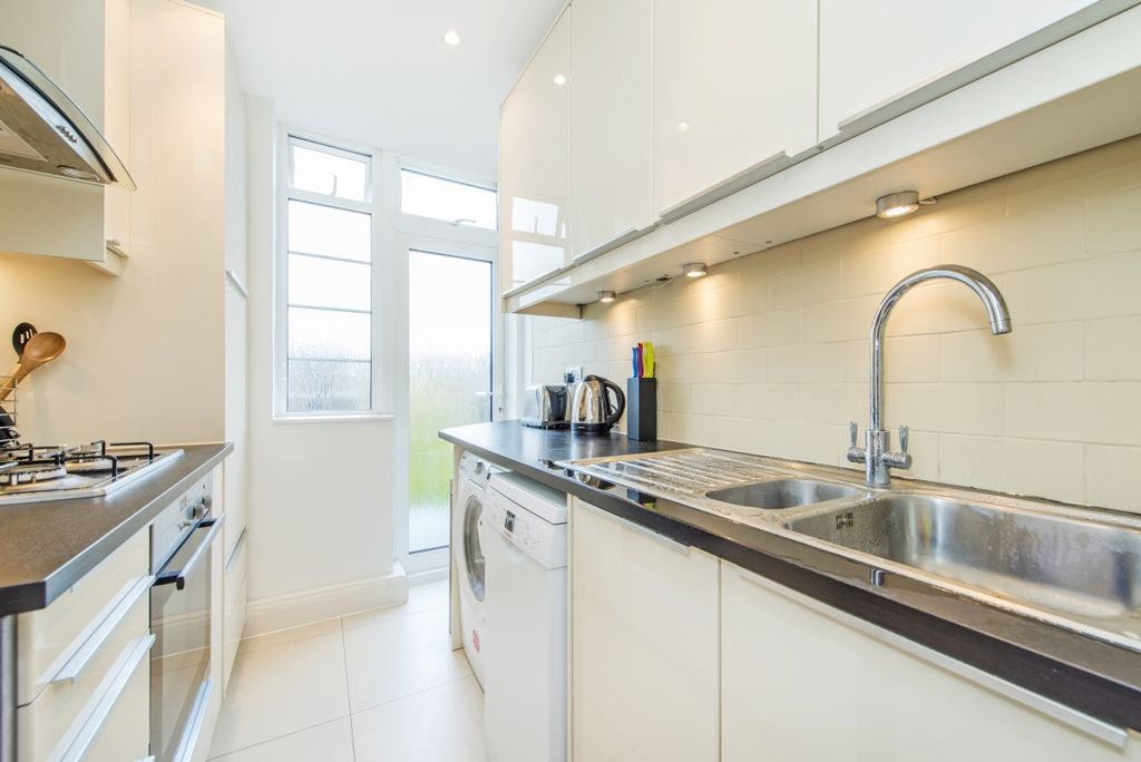 Property photo 3 of 7 Kitchen