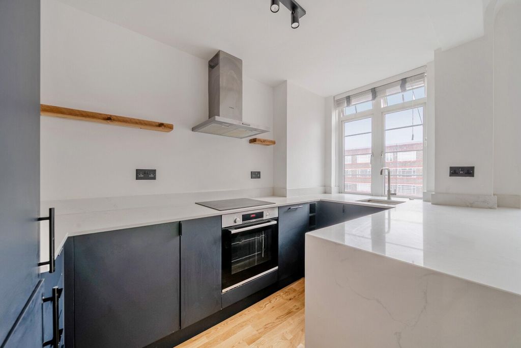 Property photo 2 of 21 Picture No. 12