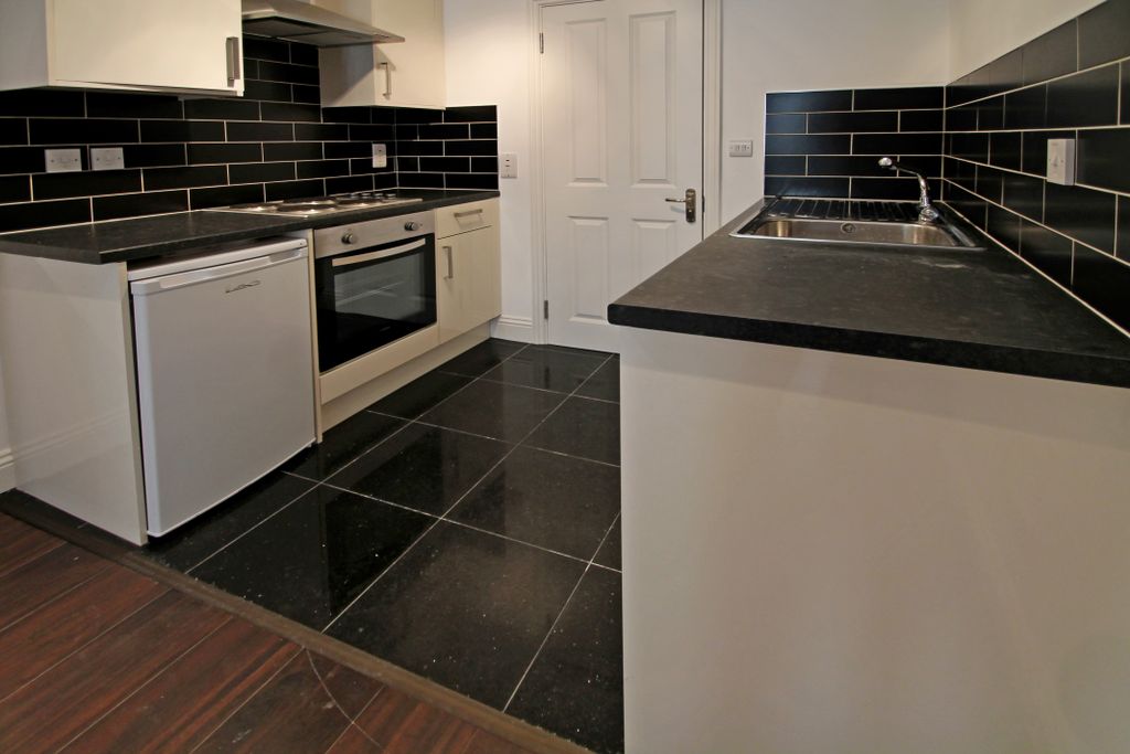 Property photo 1 of 4 Studio To Rent, Includes Bill's, Located In E5