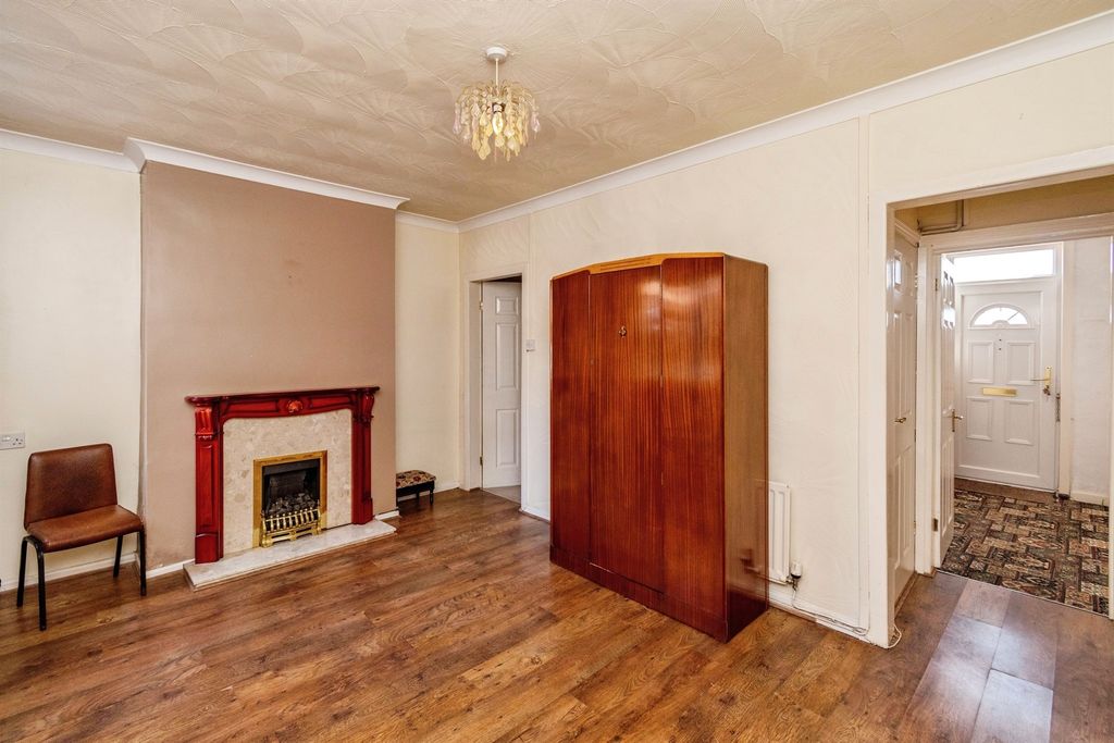 Property photo 2 of 20