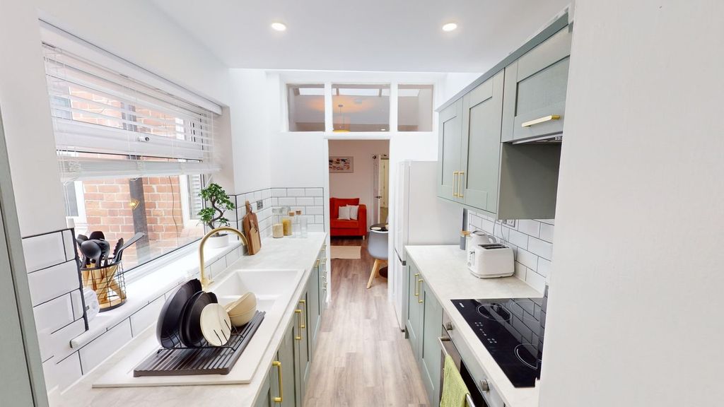 Property photo 2 of 16 Picture No. 10