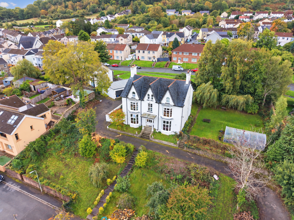 Property photo 2 of 45 Eca06B55-25B3-44B6-8D15-F0D647377Be6