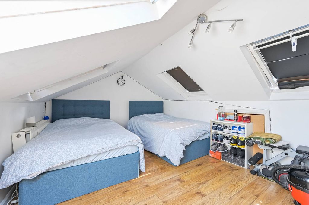 Property photo 3 of 12