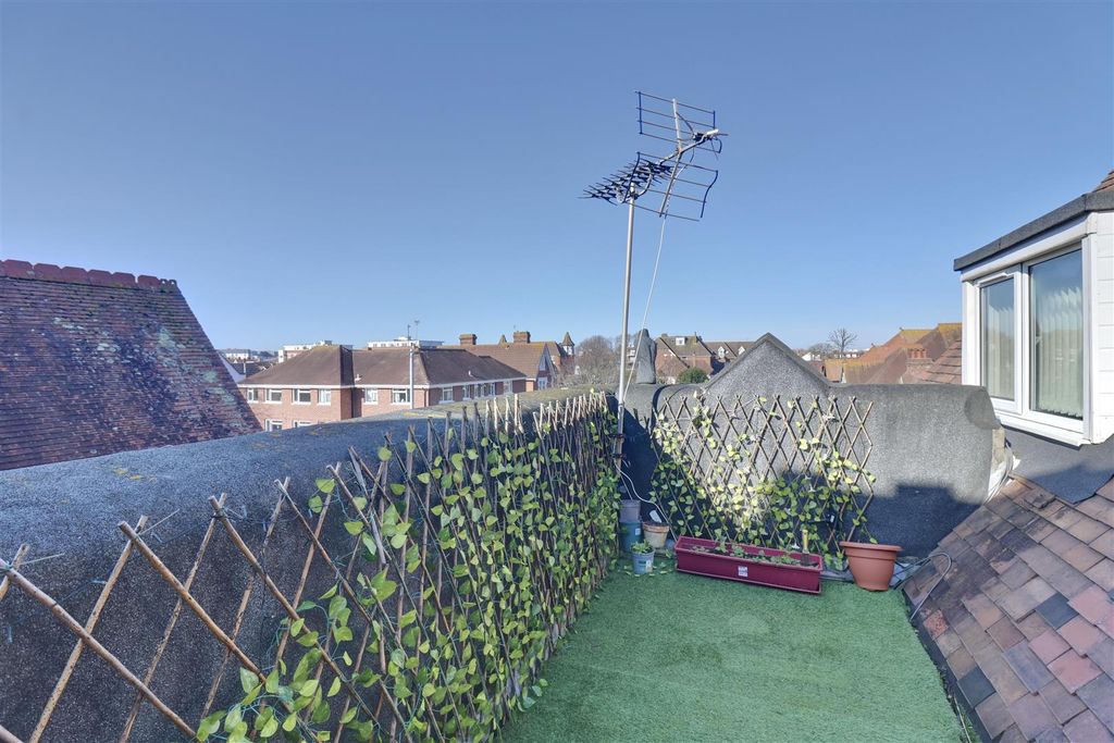 Property photo 2 of 10 27EE460A-5915-453F-98CC-CD67F92E8E6F_1_201_A.Jpeg