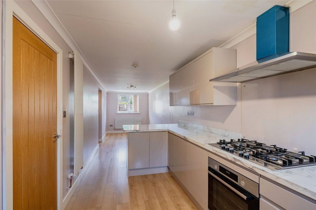 Property photo 2 of 22 Picture No. 30