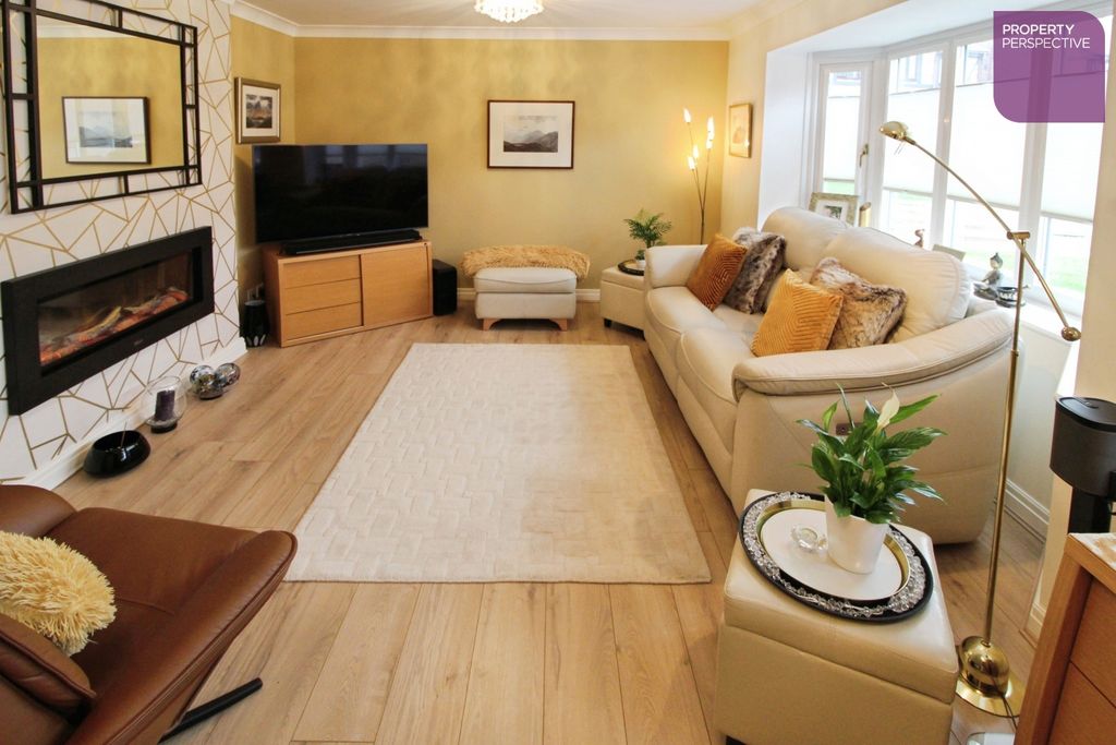 Property photo 2 of 12 Lounge