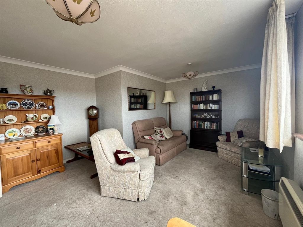 Property photo 3 of 13 4259 Lounge Area.Jpg