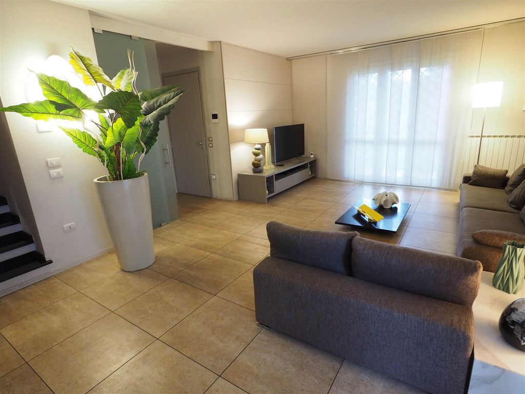 Property photo 1 of 30