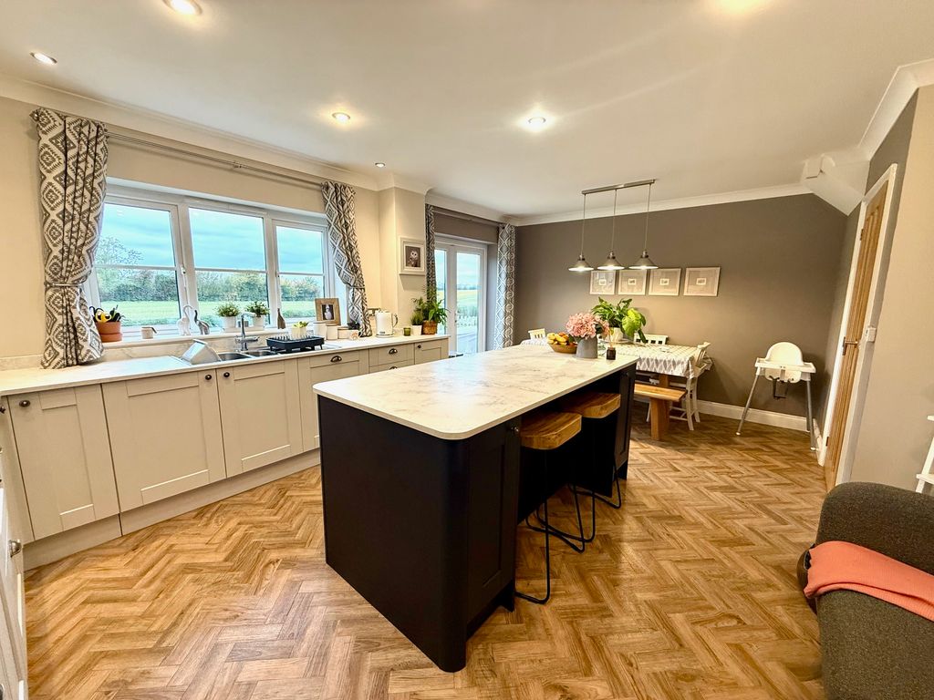 Property photo 2 of 12 Img_2239