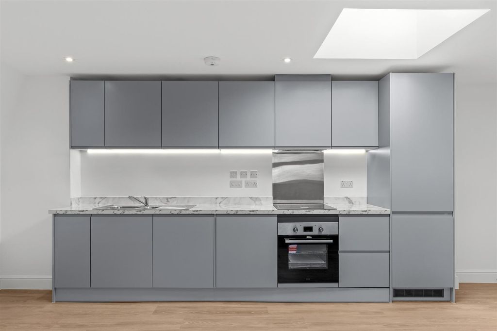 Property photo 2 of 7 Kitchen