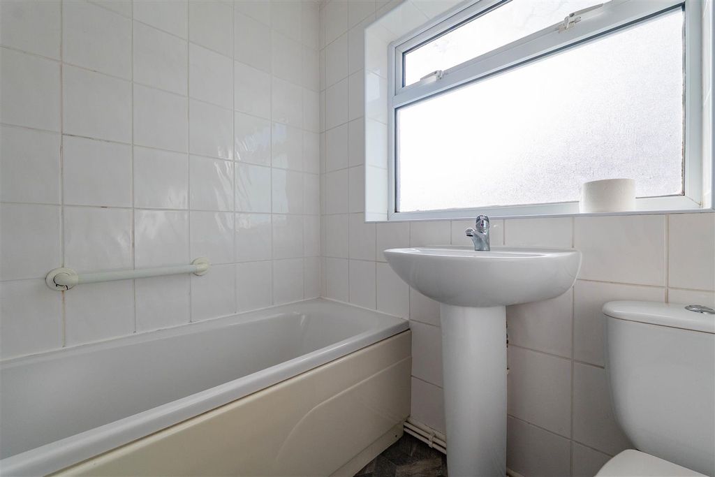 Property photo 2 of 16 Bathroom