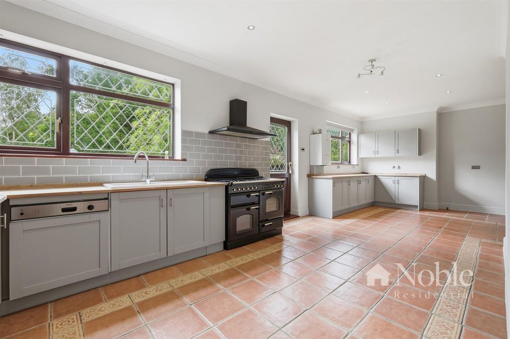 Property photo 2 of 40 Kitchen/Diner