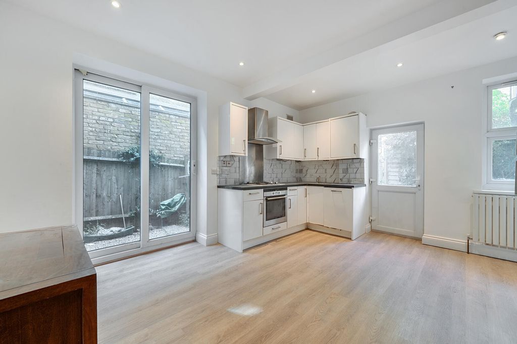 Property photo 3 of 12 Kitchen