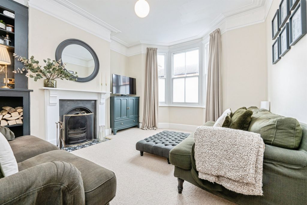 Property photo 2 of 17