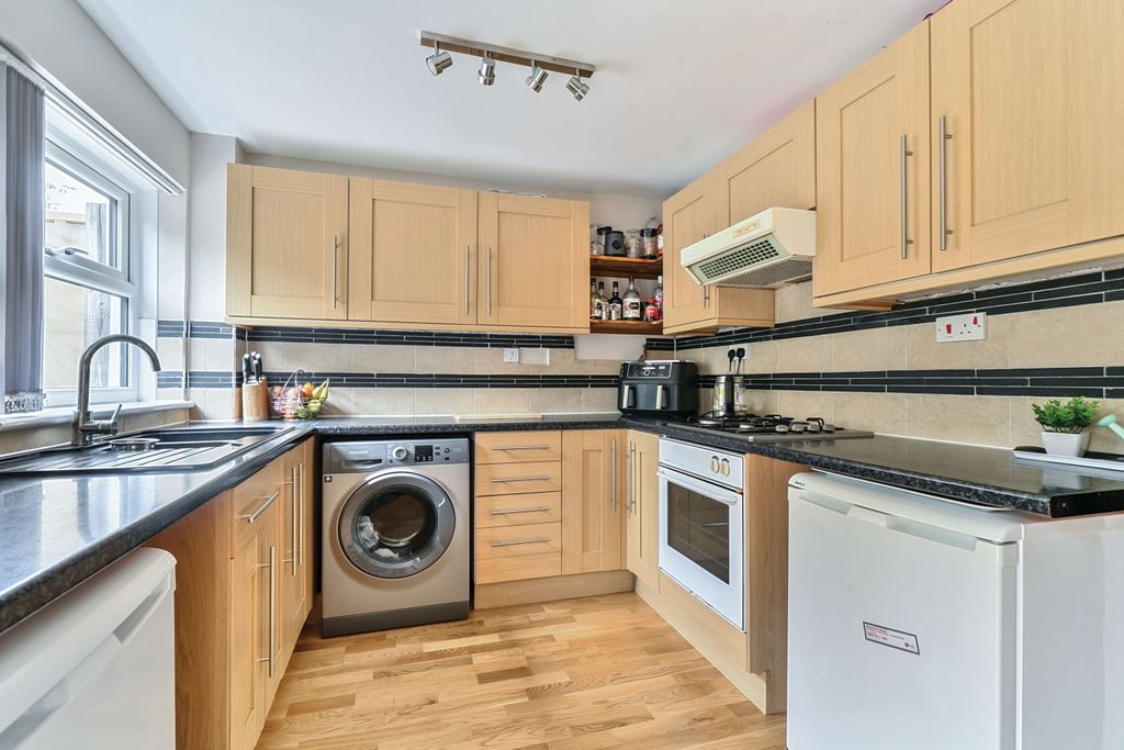 Property photo 3 of 16 1341388-8-68A5Ae9Fea2Fc