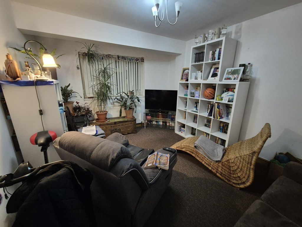 Property photo 2 of 4 Lounge