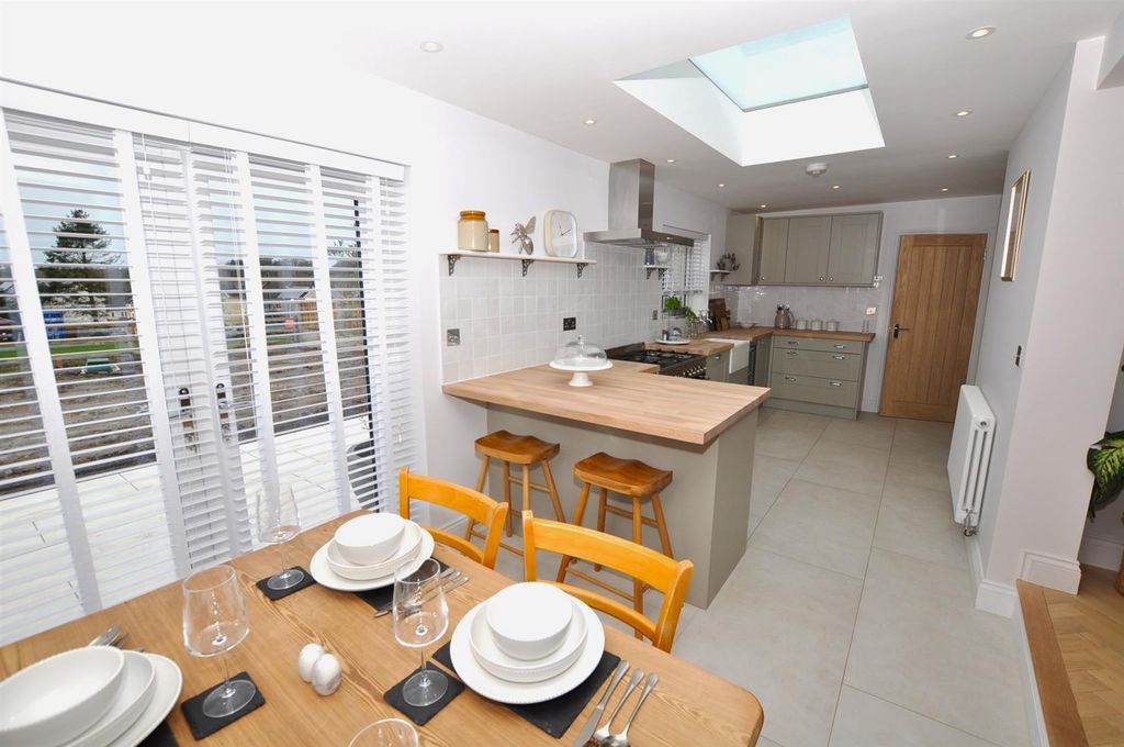Property photo 3 of 22 Kitchen/Dining Room