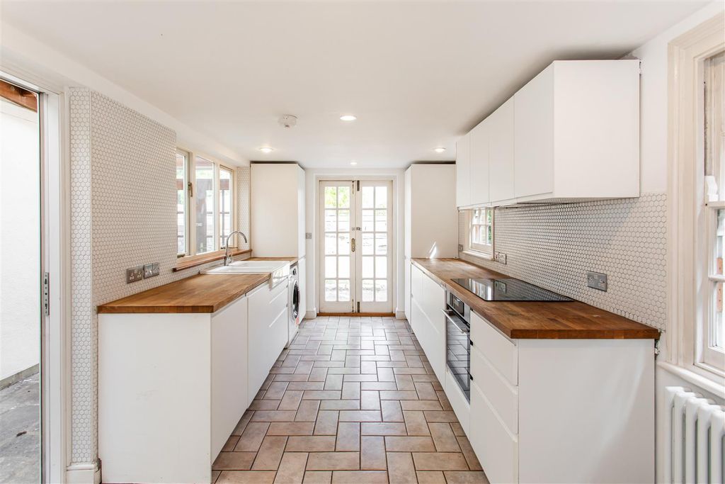 Property photo 2 of 29 Kitchen