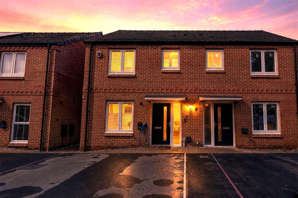 Property photo 1 of 17 Little Lea Drive For Sale