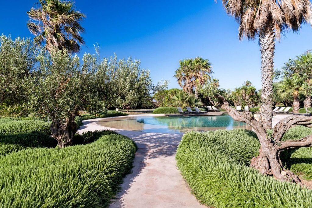 Property photo 1 of 31