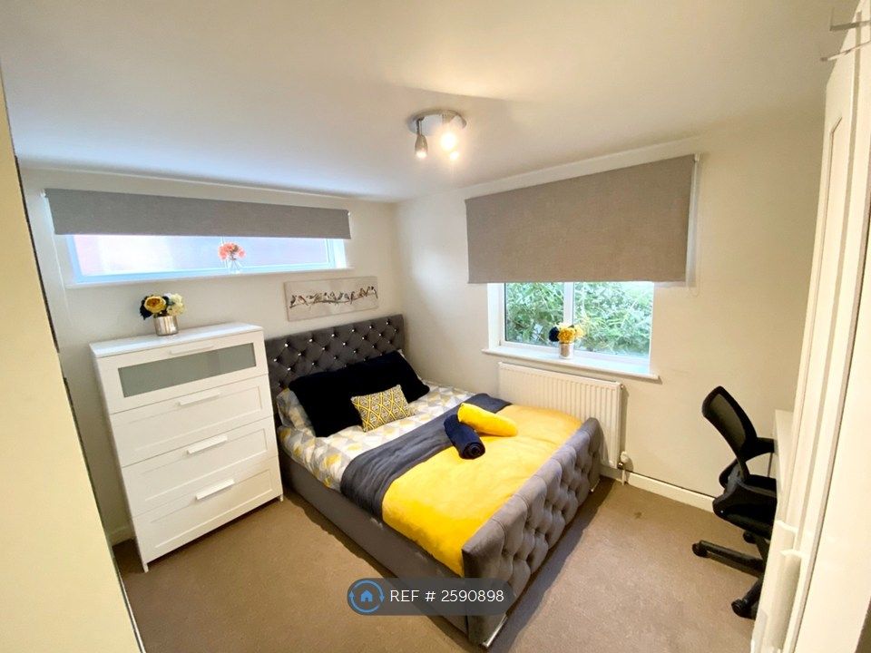 Property photo 2 of 18 Bedroom 1