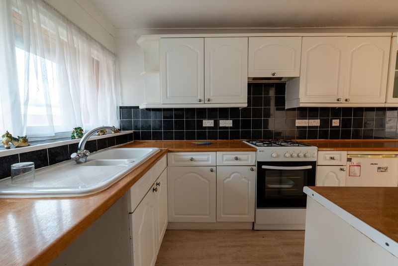 Property photo 3 of 19 Photo 8