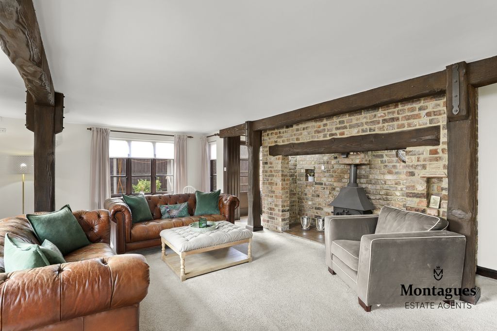 Property photo 3 of 34 Photo 12