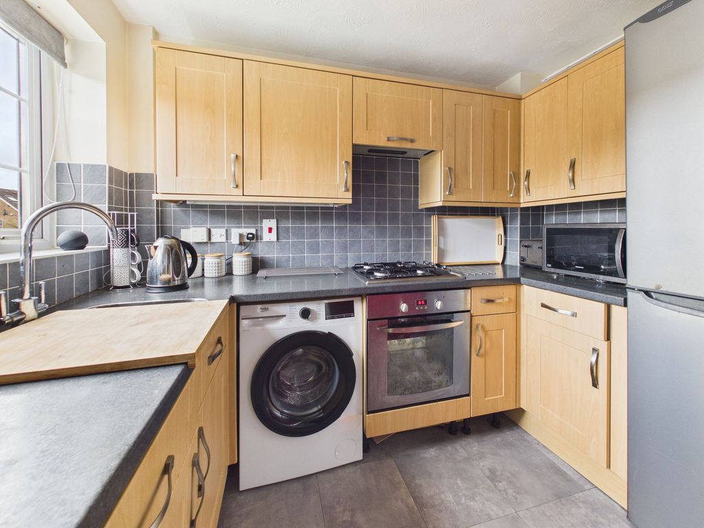 Property photo 3 of 12 Kitchen