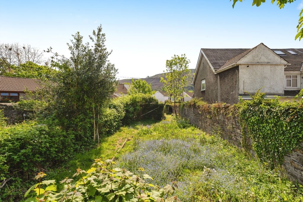 Property photo 2 of 16 Photo