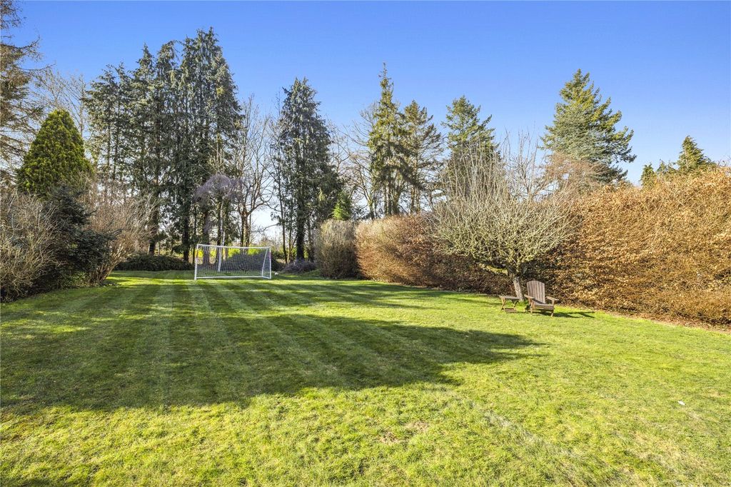 Property photo 2 of 18 Garden