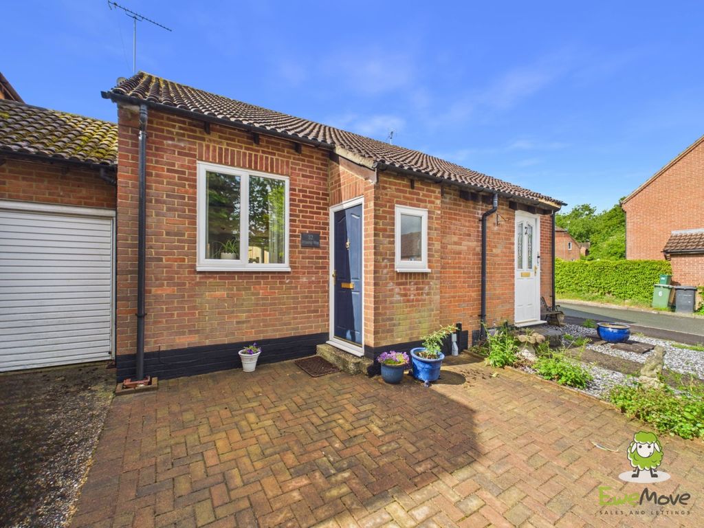 Property photo 1 of 16 Ewemove Estate Agents Basingstoke