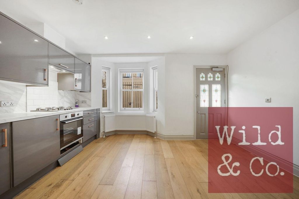 Property photo 3 of 15 Blurton Road - Zbru6N8V3Duandh1Tbso.Jpg