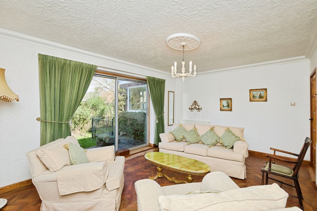 Property photo 2 of 18 Living Room