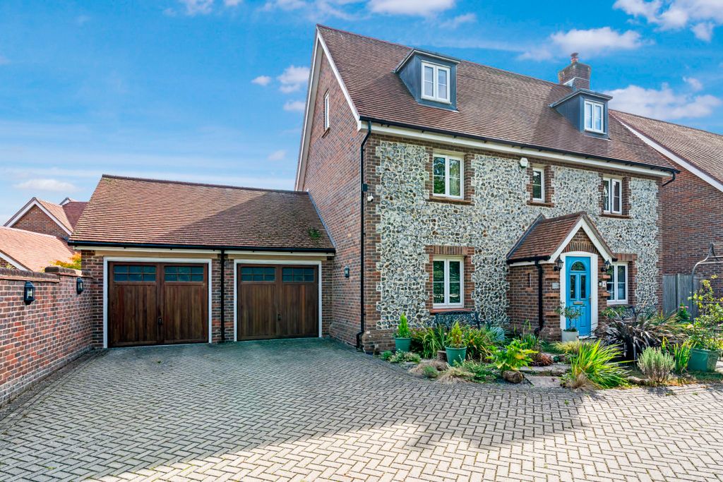 Property photo 1 of 31