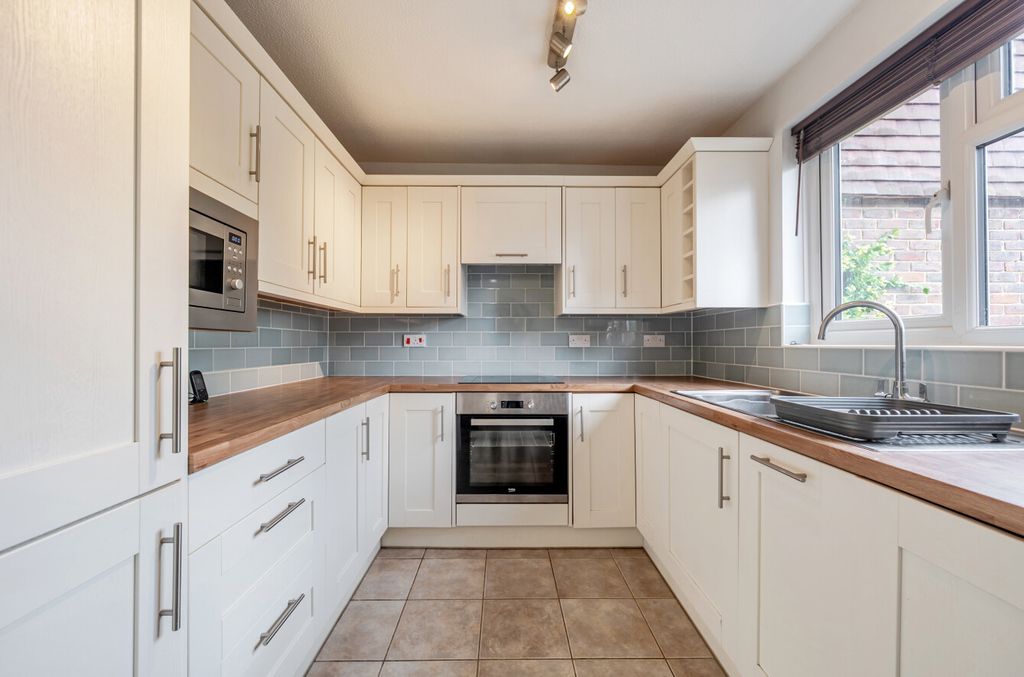 Property photo 3 of 10 1467803-23-6A1E9c...