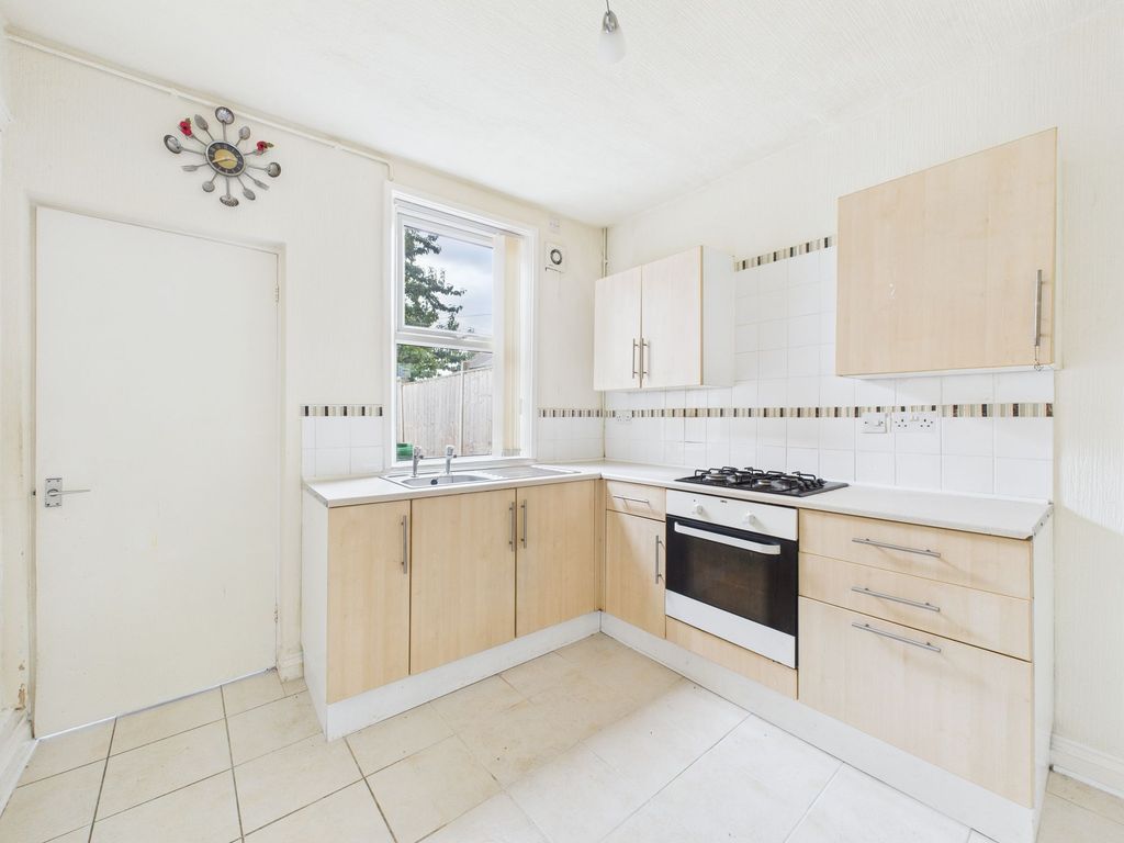 Property photo 3 of 8 Kitchen