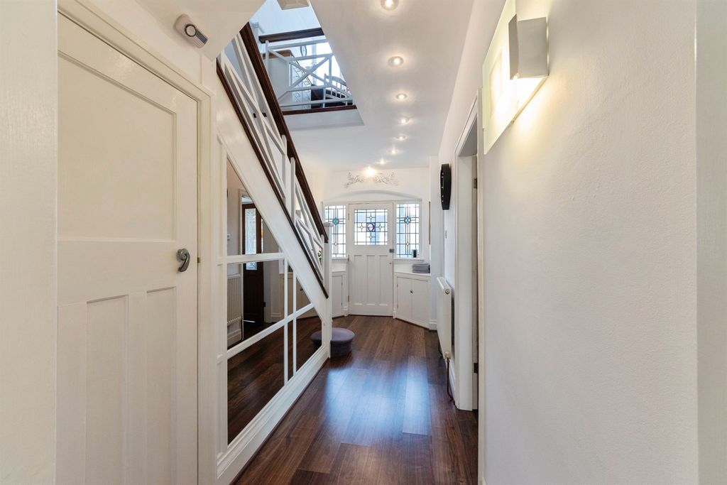 Property photo 2 of 20