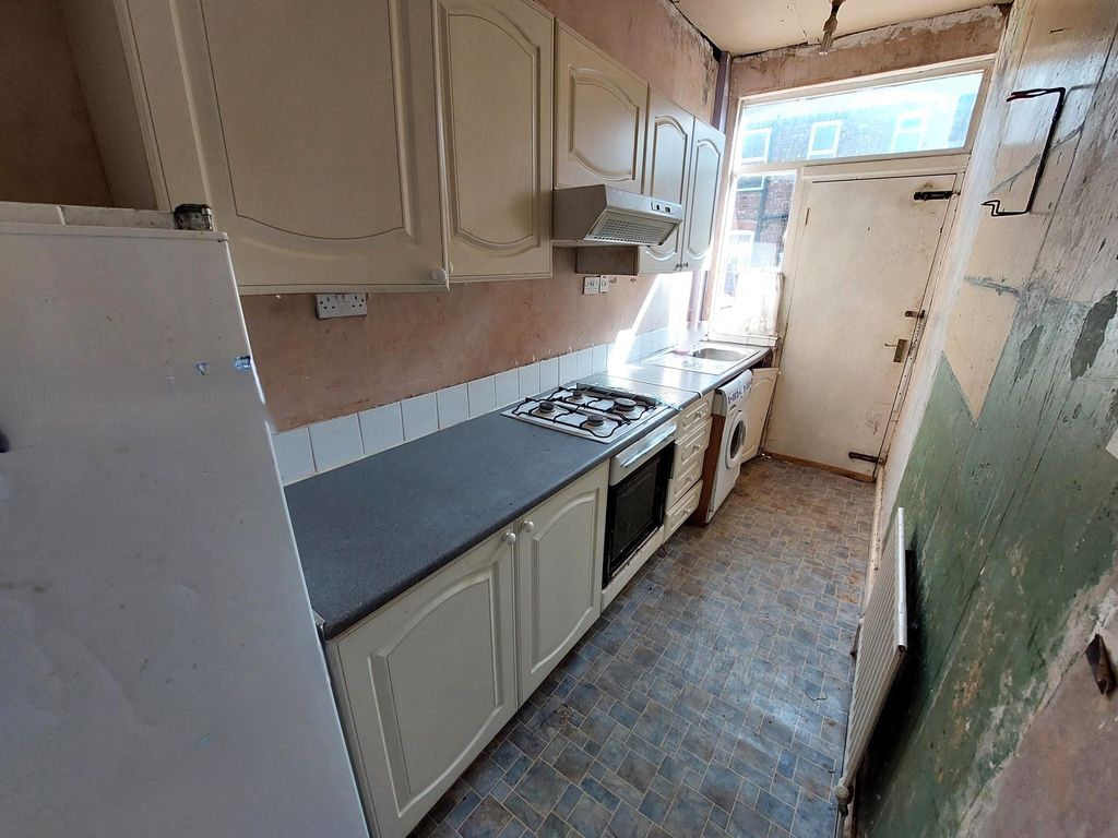 Property photo 3 of 11 15lg3