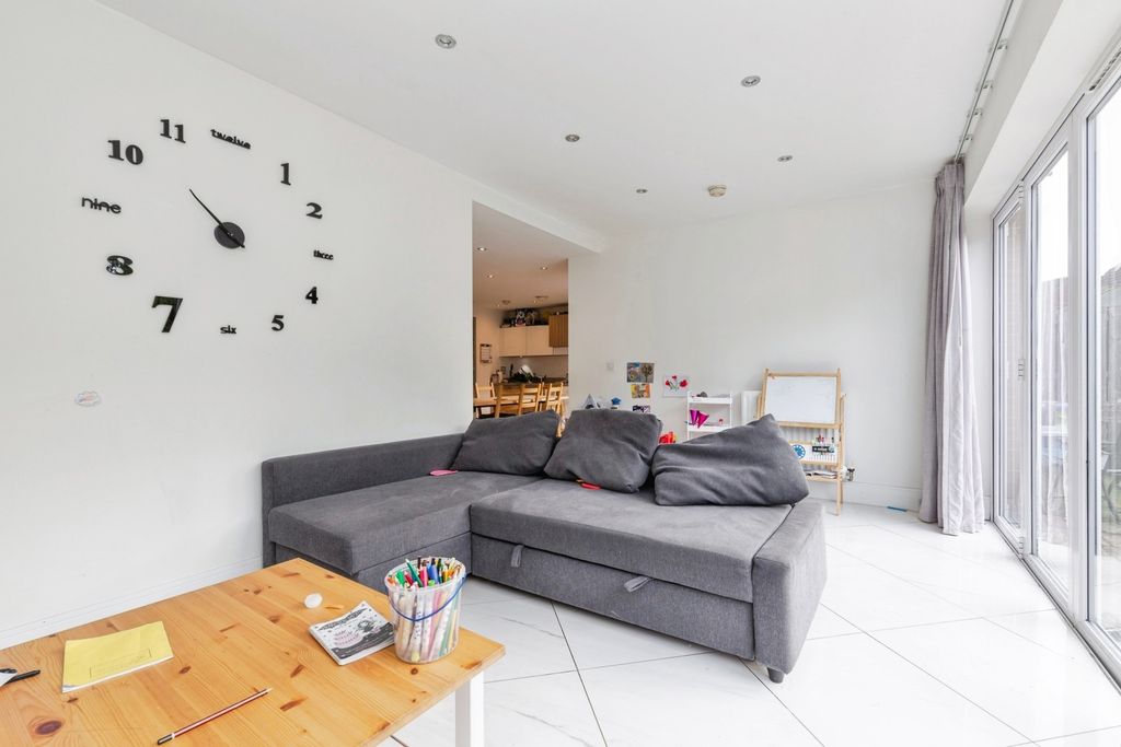 Property photo 2 of 17 Photo