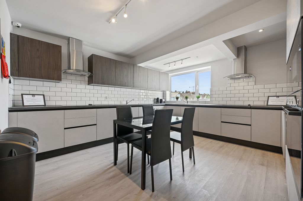 Property photo 3 of 6 Cs - 144 Hagden Lane - Kitchenb3 (1).Jpg